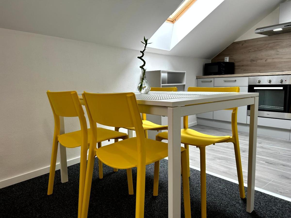 Breza House Apartments Злин Экстерьер фото