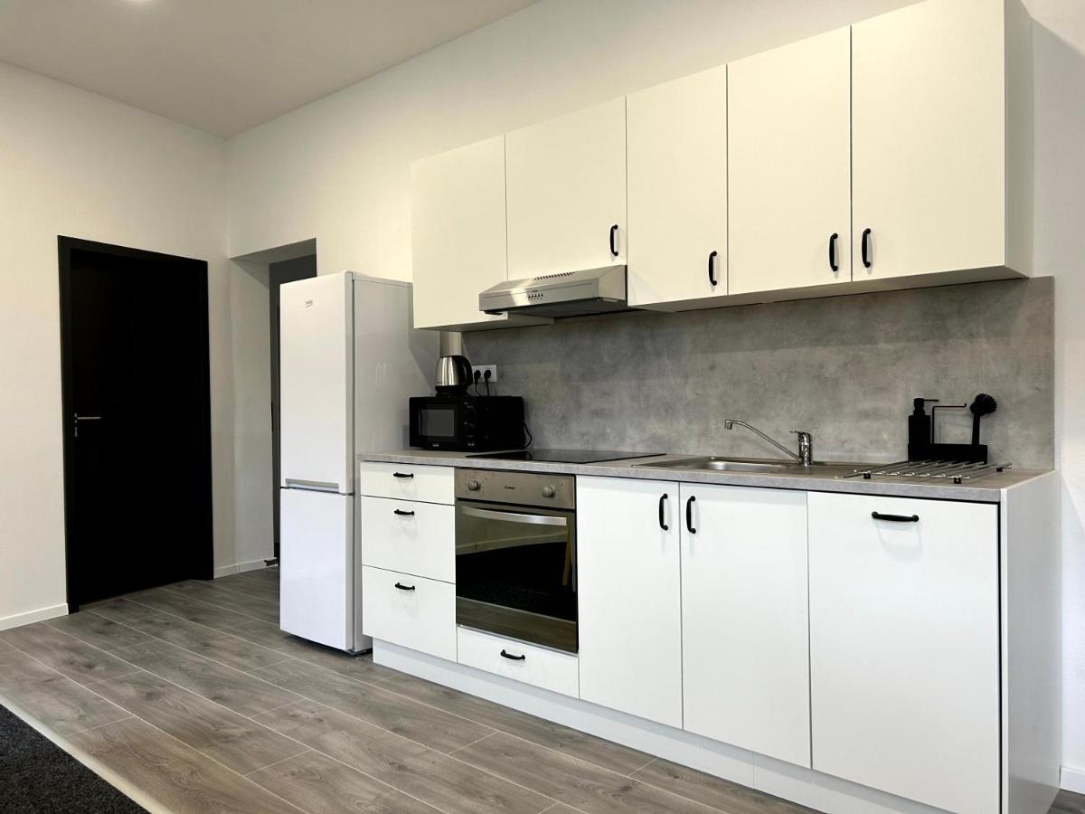 Breza House Apartments Злин Экстерьер фото